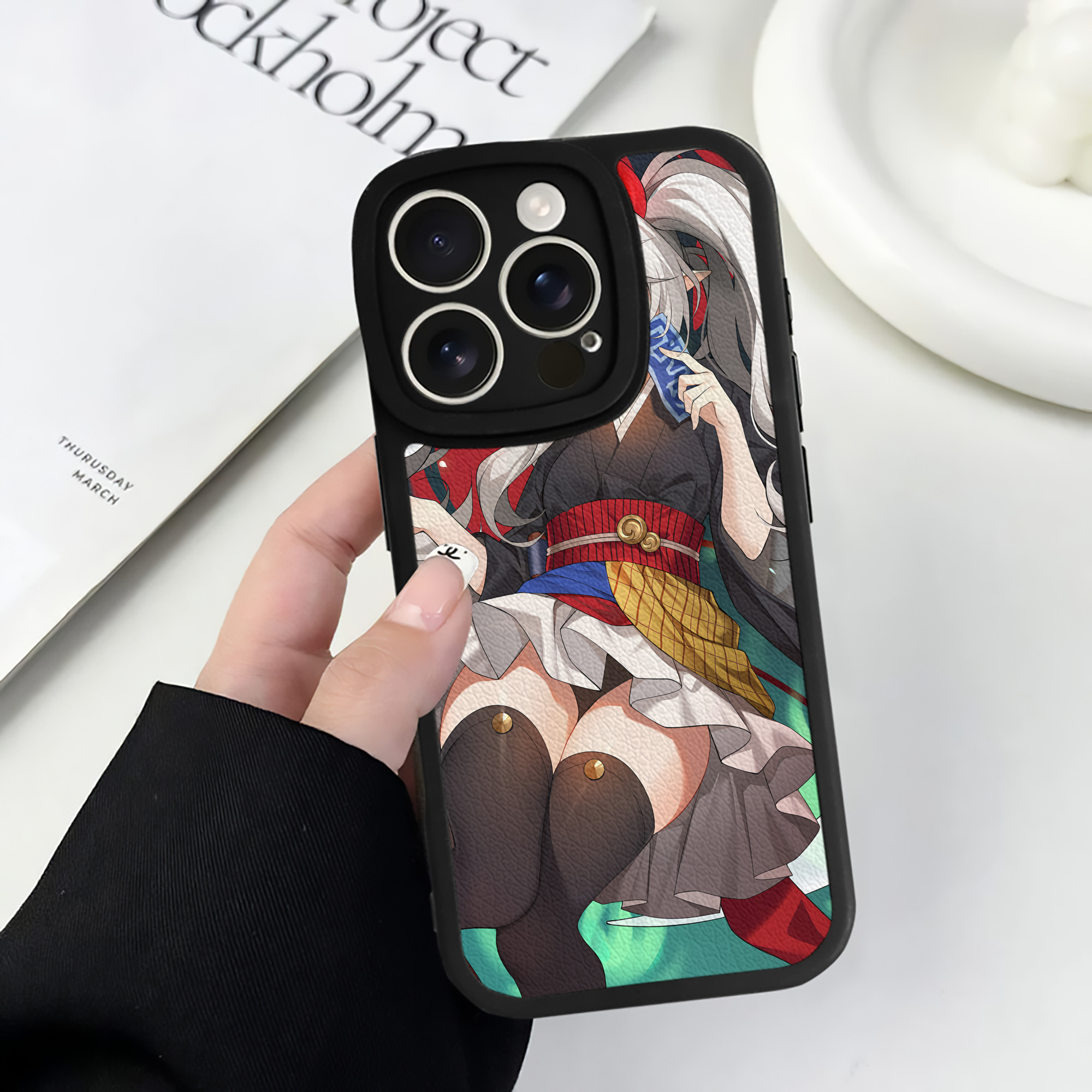 （画像用） 遊☆戯☆王 Yu-Gi-Oh! 【iPhone 16シリーズ対応】シリコンスマホケース（レザー調） 材質：シリコン